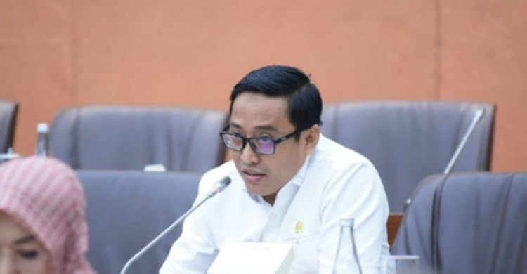 komisi-vi-dpr-dukung-coo-danantara-larang-pejabat-bumn-main-golf-di-hari-kerja_270211