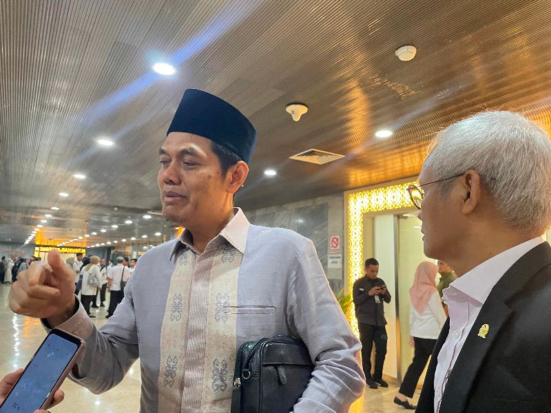 Golkar_Zulfikar_Arse_2a54d4c764