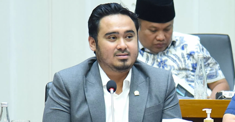 ahmad-irawan-menteri-bahlil-memainkan-peran-the-protector-of-eco-development_268749