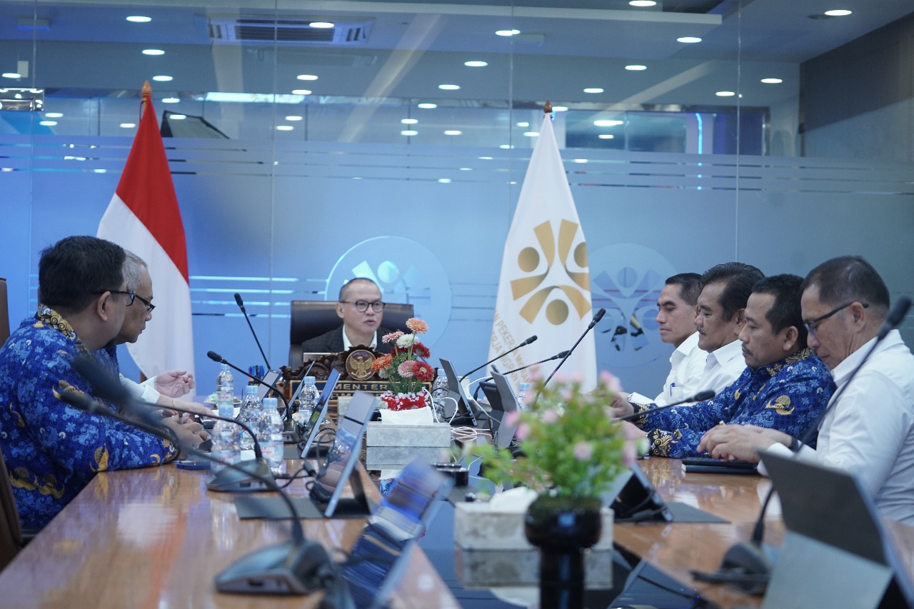 Menteri_Mukhtarudin_Siapkan_Langkah_Strategis_Mengurai_Penumpukan_Roster_CPMI_Korea_Selatan_Sektor_Service_WhatsApp_Image_2025-09-17_at_21.46.09_f5da3a47