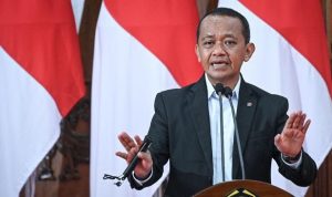 bahlil-laporkan-kinerja-esdm-investasi-tembus-rp2258-t-1754905215155_169 (2)