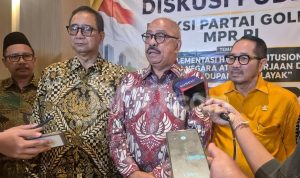 ketua-fraksi-golkar-di-mpr-ri-melchias-markus-mekeng-tengah-f1zm